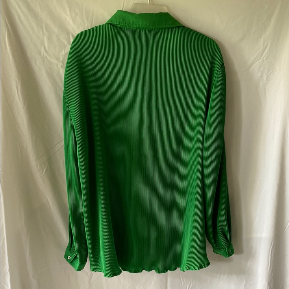 PrettyLittleThing Emerald Button-Down Shirt - Picture 8 of 11